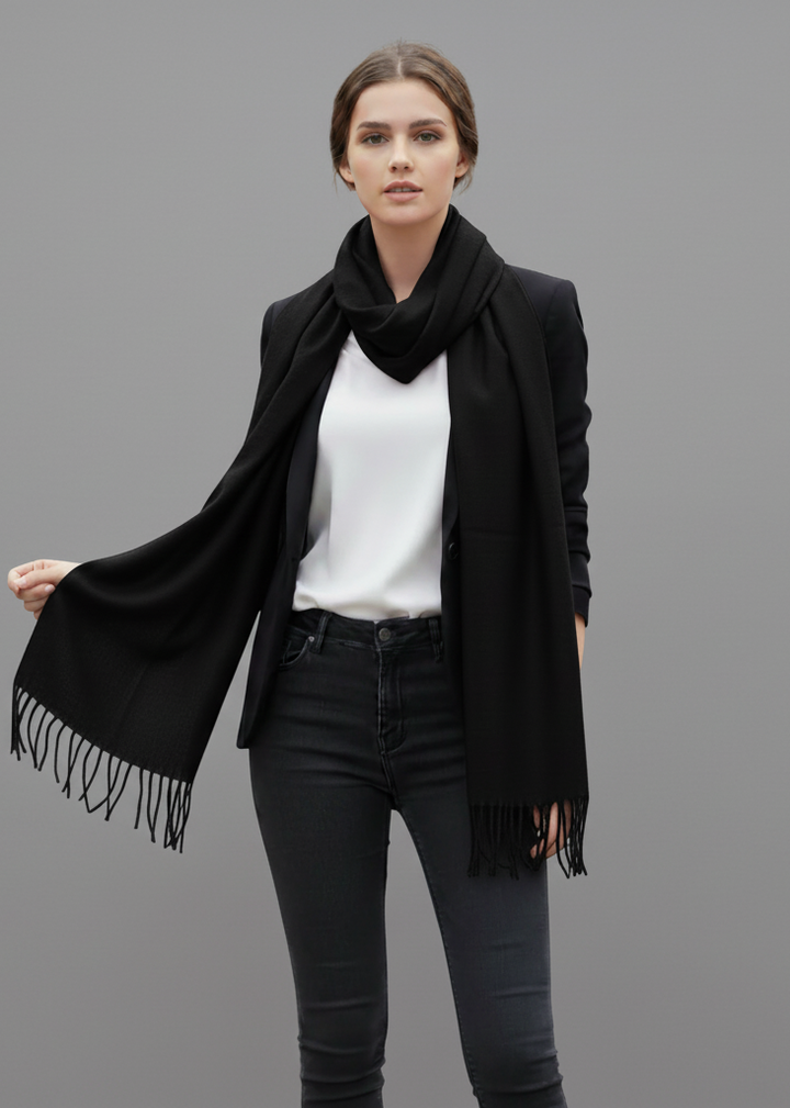 Luxury cashmere silk pashmina shawl in black featuring a blend of 70% cashmere and 30% silk.