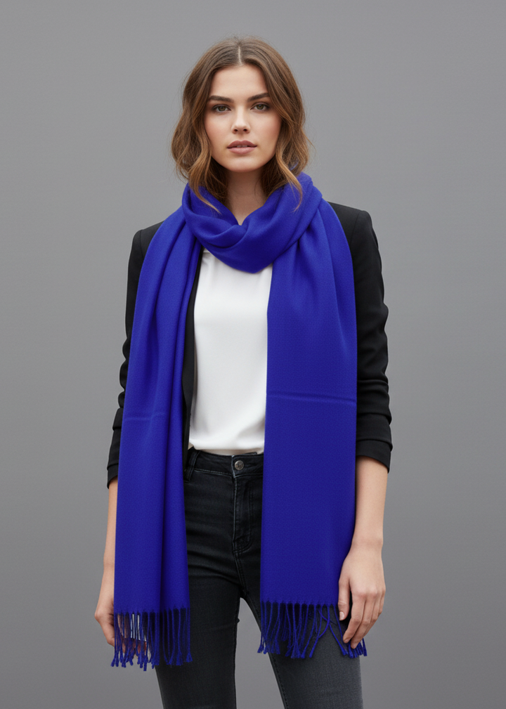 Luxury cashmere and silk pashmina shawl in blue featuring a blend of 70% cashmere and 30% silk.